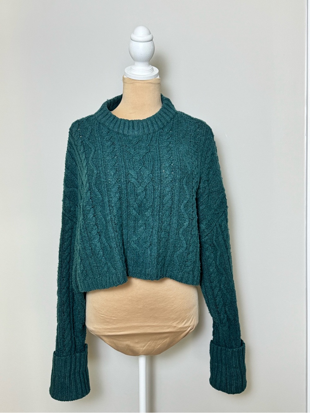 Sugar Moon Women's Teal Cable Knit Cropped Crew Sweater Size M loose fit